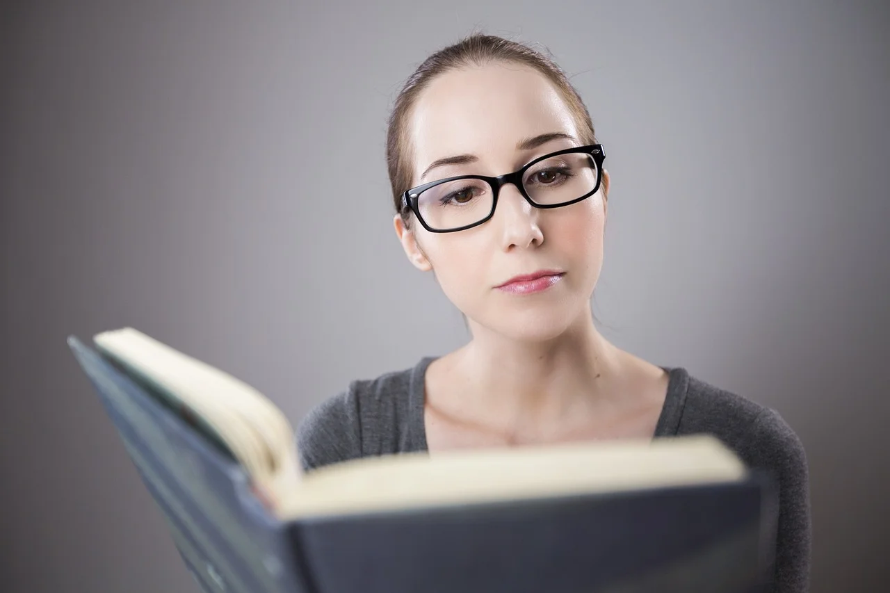 Tanie gotowe okulary do czytania: jak znaleźć idealne okulary korekcyjne